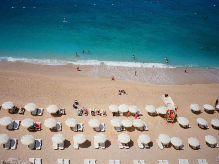 Bentota beach- Sri Lanka- Relax on the beach- crestaholidays.com