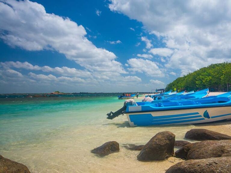 Nelaveli beach-Tricomalee-Sri Lnaka - crestaholidays.com