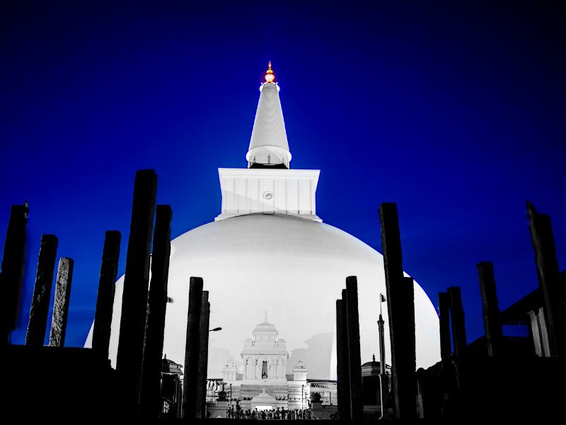 pagoda-anuradapura-sri lanka-tour