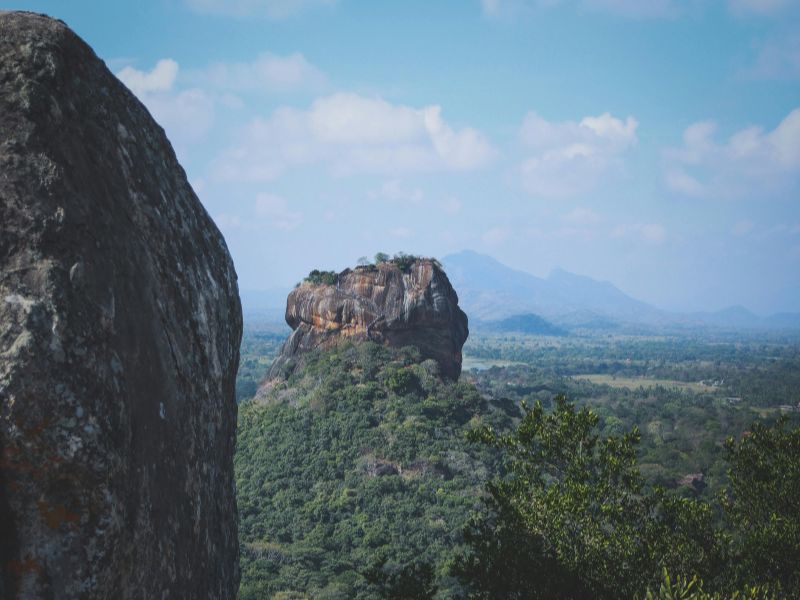 pidurangala-sigiriya-sri lanka