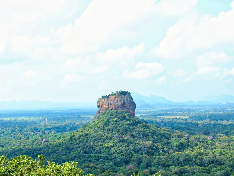 sigiriya-sri lanka-tourism-watching placees-crestaholidays