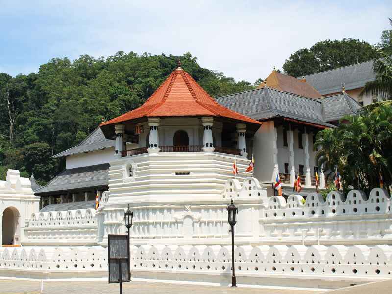 temple of tooth-kandy-culture-sri lanka