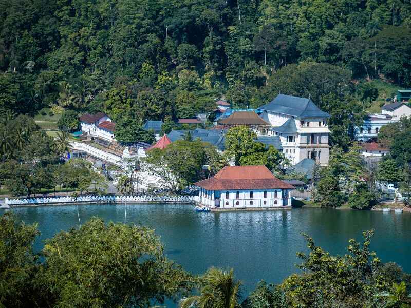 temple of tooth- kandy-sri lanka